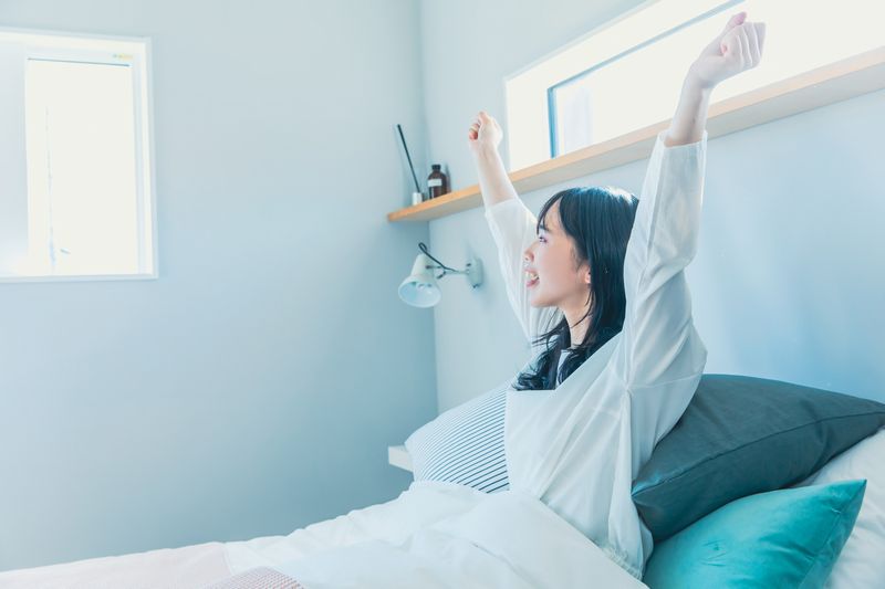 テレワーク、睡眠時間や幸福感に影響　『過労死等防止対策白書』より