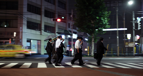 日本の働く人の幸福度は他国に比べて低い？