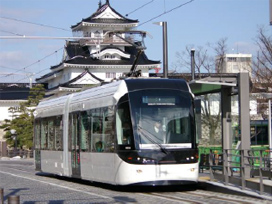 LRTが走るまちの風景